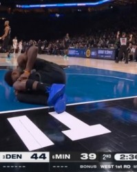 乐鱼官网-森林狼又伤一人：爱德华兹落地左膝过度伸展受伤 被队友搀扶离场